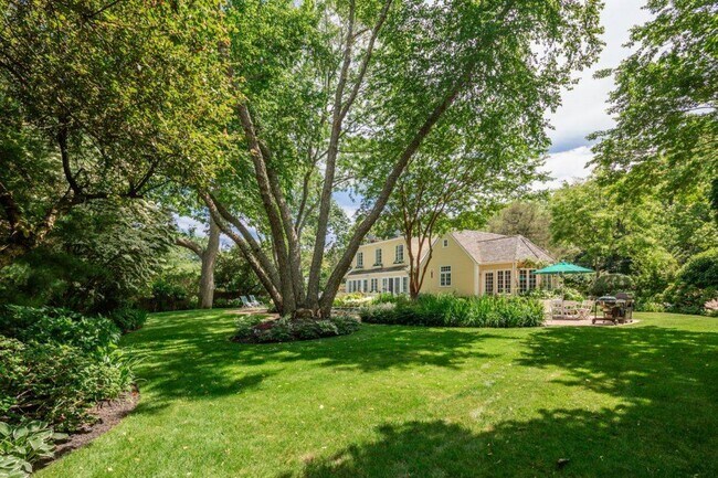 Foto del edificio - 246 Tuckahoe Ln