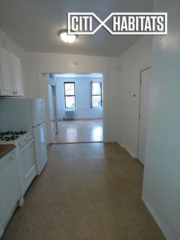 Building Photo - 456 W 45th St