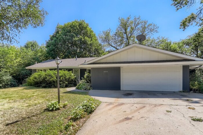 Primary Photo - 5944 Woodland Cir, Minnetonka, MN, 55345