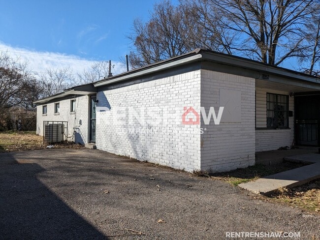 Building Photo - Modern 2 bed/1 bath DUPLEX unit Available ...