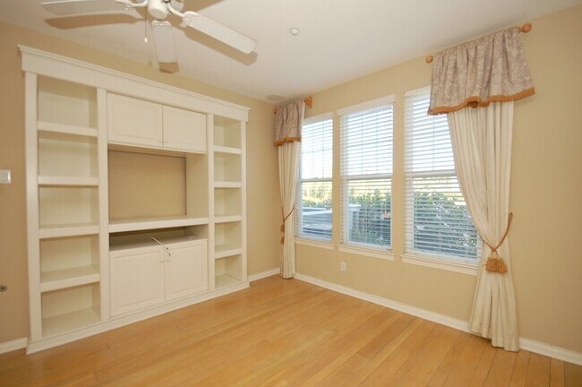 Building Photo - Amazing Location Home in Carlsbad with Lag...