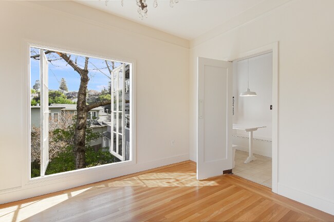 Building Photo - 4121 Greenwood Ave