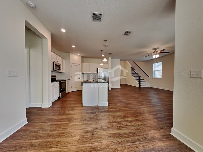 Foto del edificio - 460 Sandstone Dr