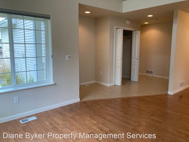 Building Photo - 3 br, 2.5 bath House - 8936 Dry Creek Loop