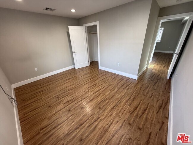 Foto del edificio - 2303 1/2 Hauser Blvd