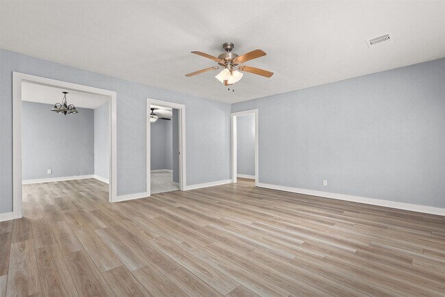 Building Photo - 3314 1st Ave S