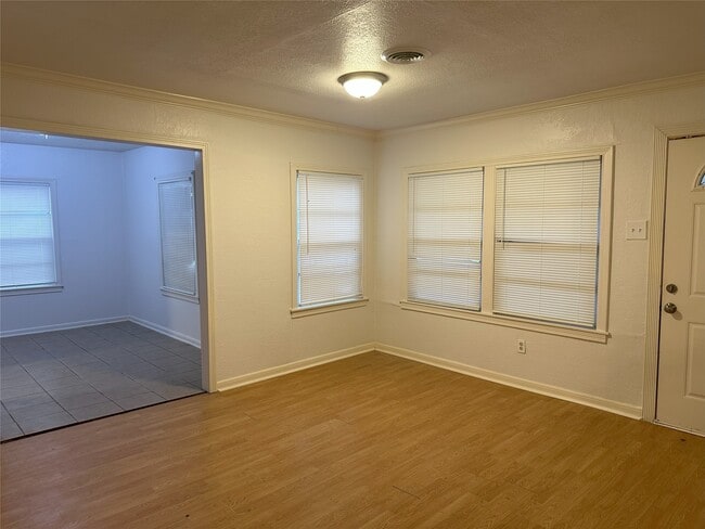 Building Photo - 1420 Harrop Ave