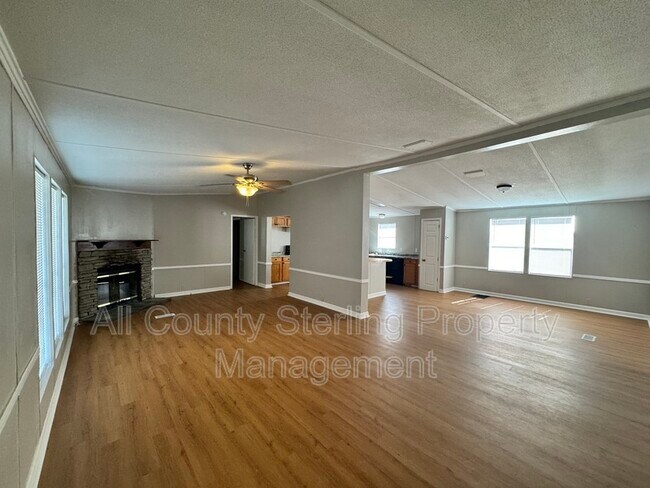 Foto del edificio - 579 SE Baker Ave