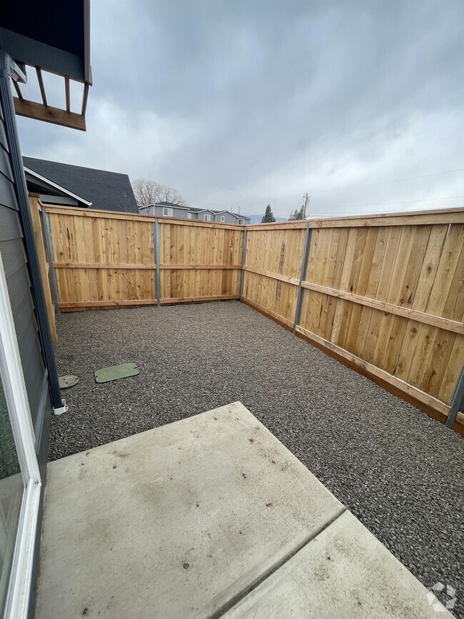 Building Photo - 411 Azalea Ct