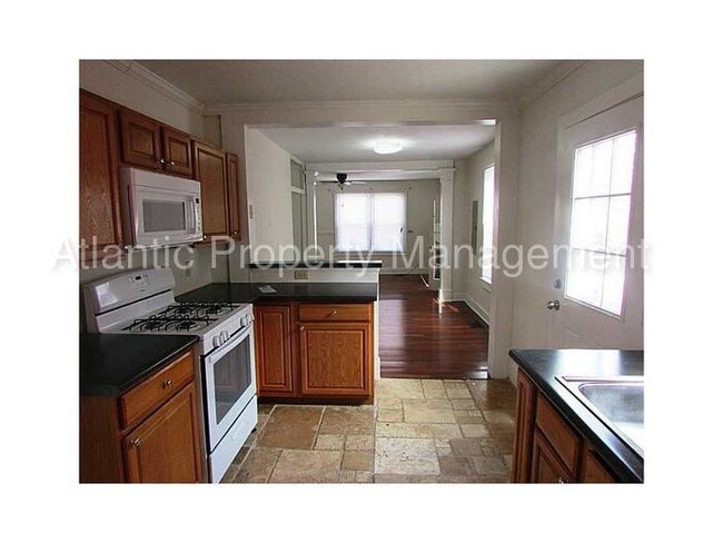 Building Photo - 1450 Hawthorne Way