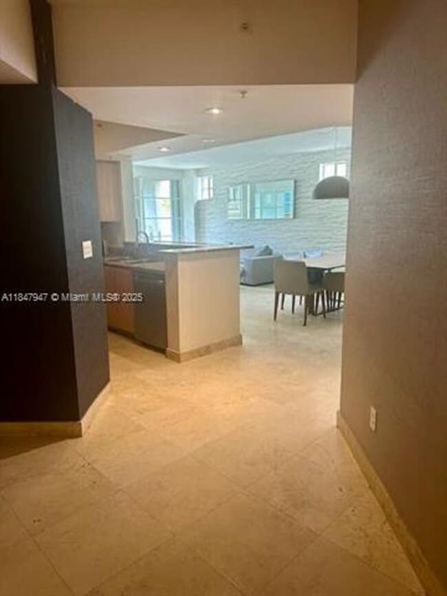 Foto del edificio - 140 Meridian Ave
