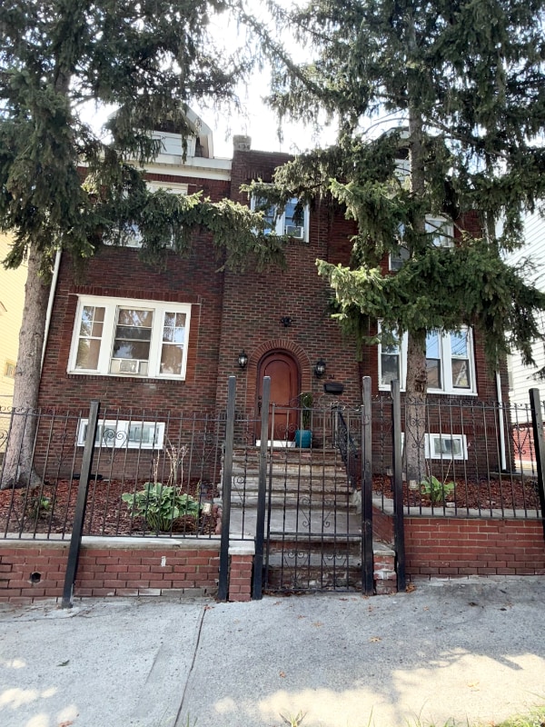 Building Photo - 92-94-94 Schofield St