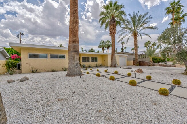 Foto del edificio - 74533 Peppertree Dr