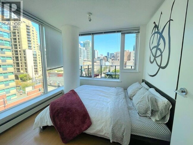 Building Photo - 1325 Rolston St