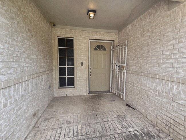 Building Photo - 12015 Rosecroft Dr