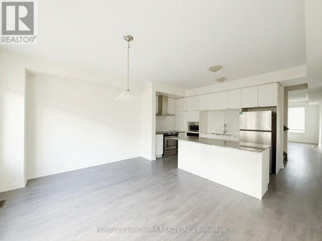 Building Photo - 172 Squire Cres