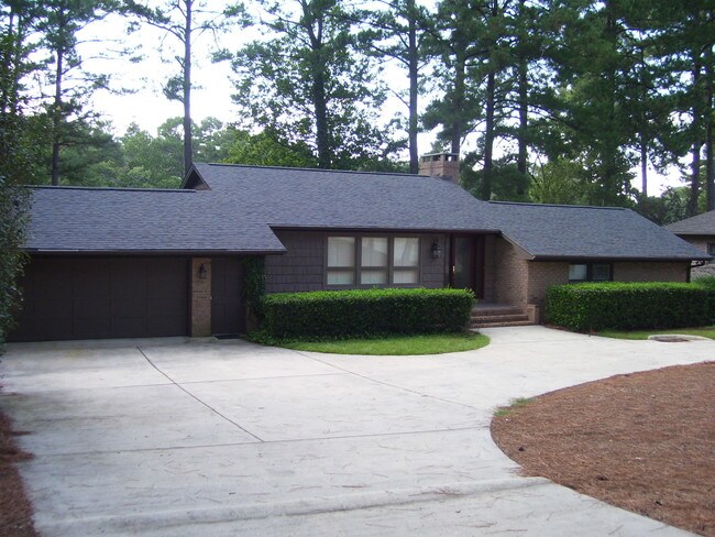 Building Photo - 124 Pine Ridge Dr