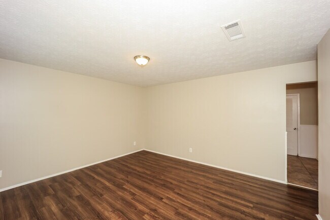 Foto del edificio - 6133 Fieldcrest Dr