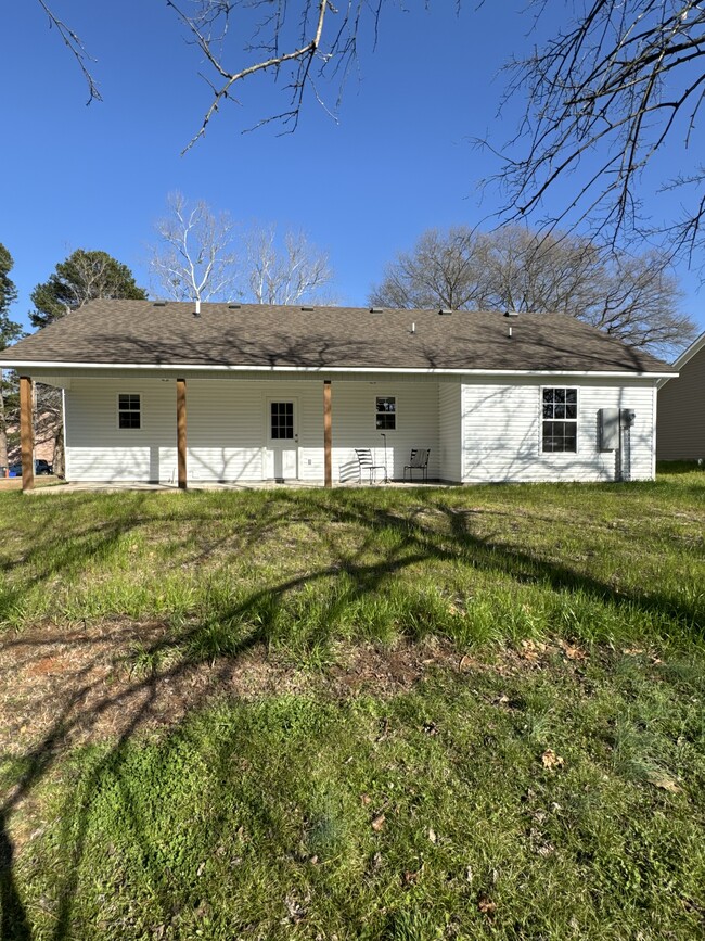 Building Photo - 805 N 13th St