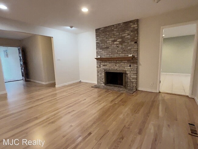 Building Photo - 3 br, 2 bath House - 1342 Bobolink Circle,