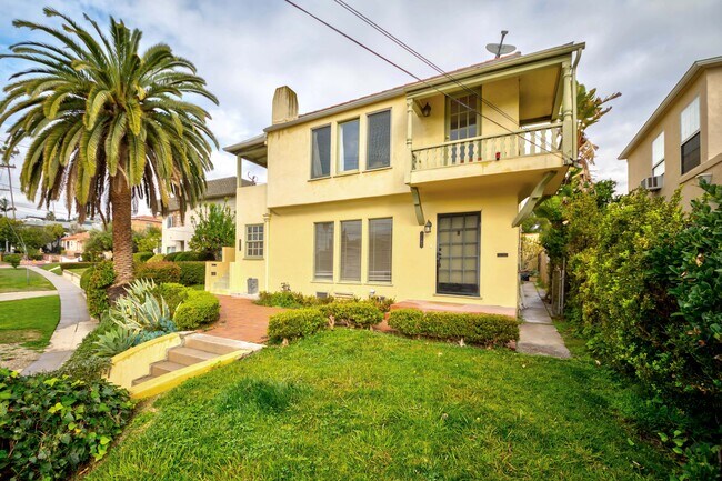 Building Photo - 3167 Rowena Ave