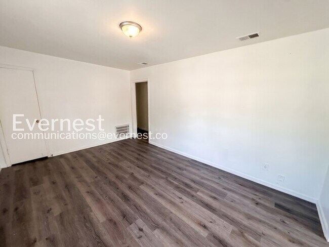 Foto del edificio - 730 82nd Pl S