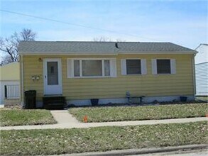 Building Photo - 717 Bismark Ave