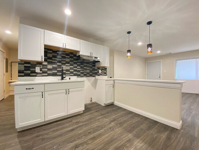 Foto del edificio - Newly Renovated 3 Bedroom Home With Centra...