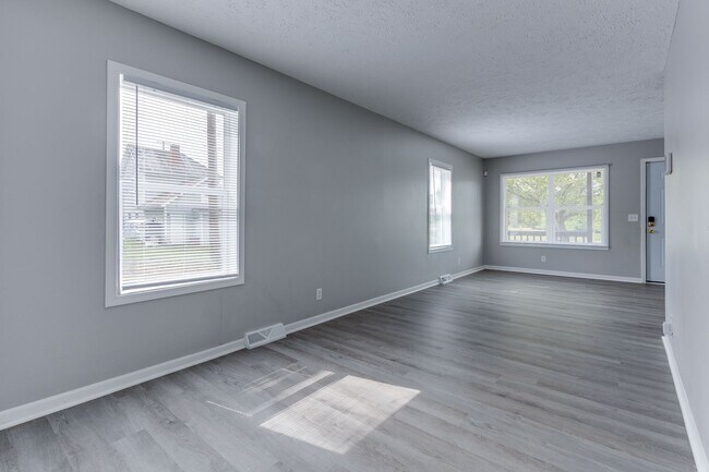 Building Photo - For Rent: 4-bedroom 2-bathroom single family home!