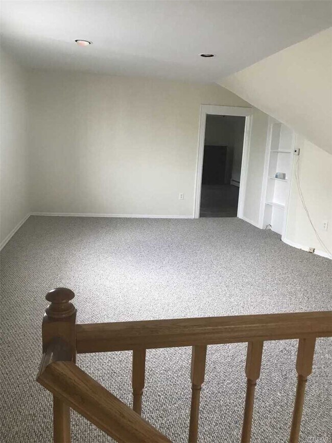 Building Photo - 149 Westbury Ave