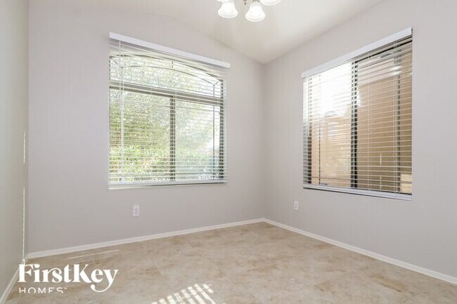 Foto del edificio - 8330 W Kingman St