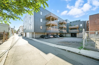 Building Photo - 25 2nd St