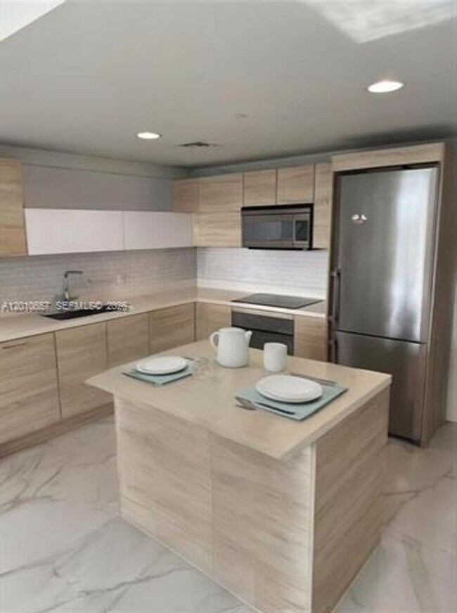 Foto del edificio - 16385 Biscayne Blvd