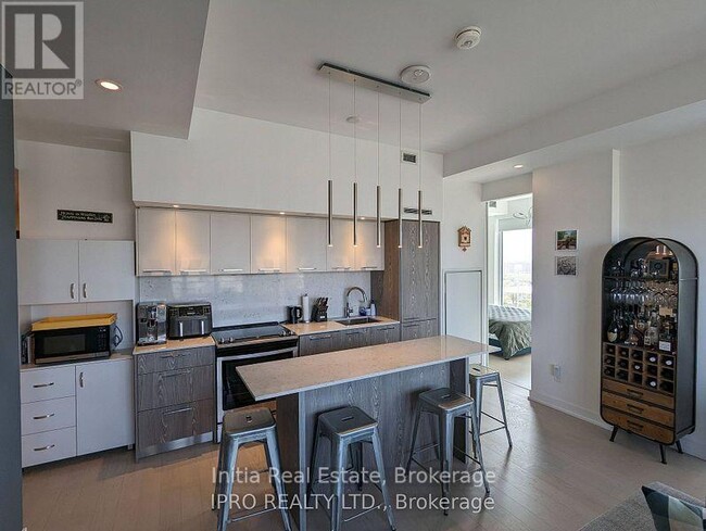 Building Photo - 15 Baseball Pl