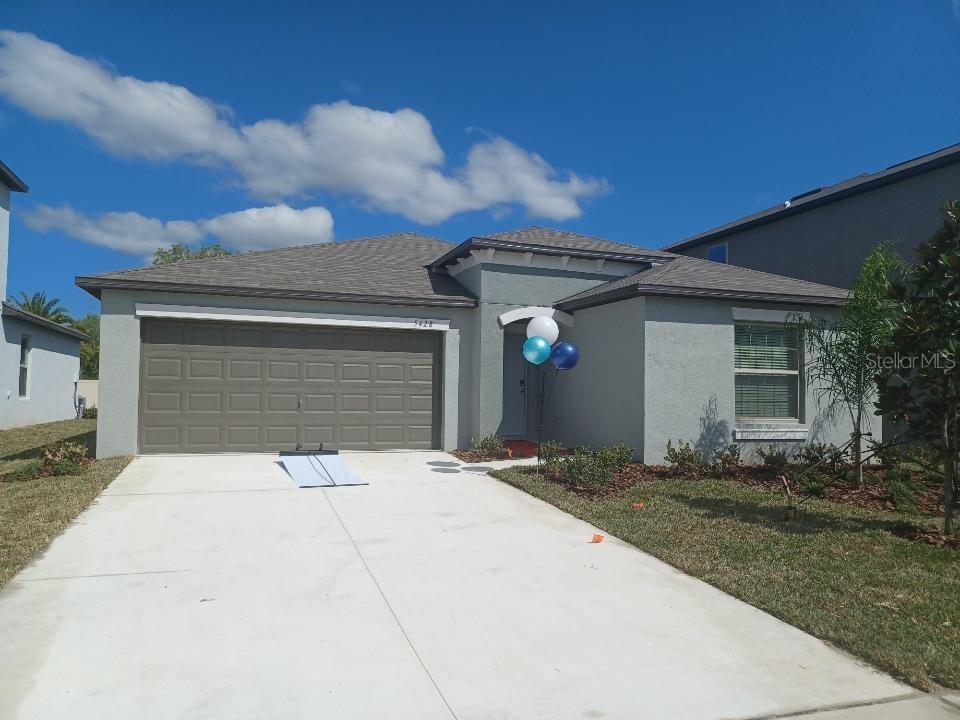 Foto principal - 5428 Amaryllis Garden St