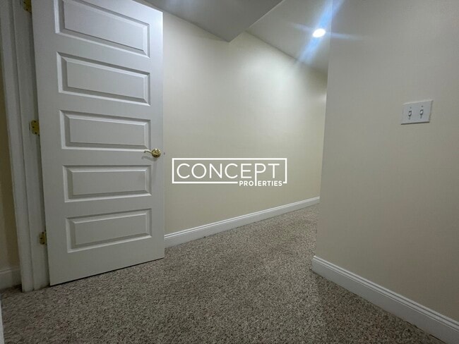 Building Photo - 53 Ashford St