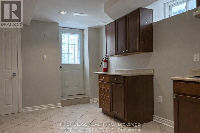 Photo du bâtiment - 3023 Mission Hill Dr