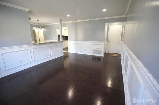 Building Photo - 3121 Sayre Dr