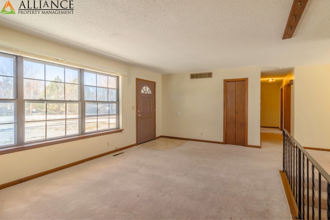 Building Photo - Spacious 3 bed home in West Manhattan!!
