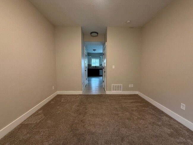 Foto del edificio - 690 S Saturn Ave