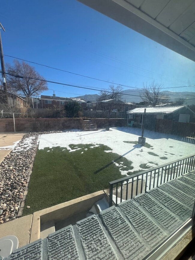 Building Photo - 593 S Sunset Dr