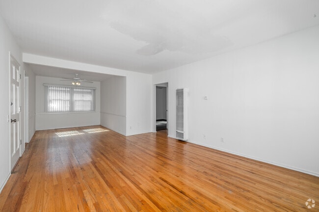 Interior Photo - 11641 National Blvd