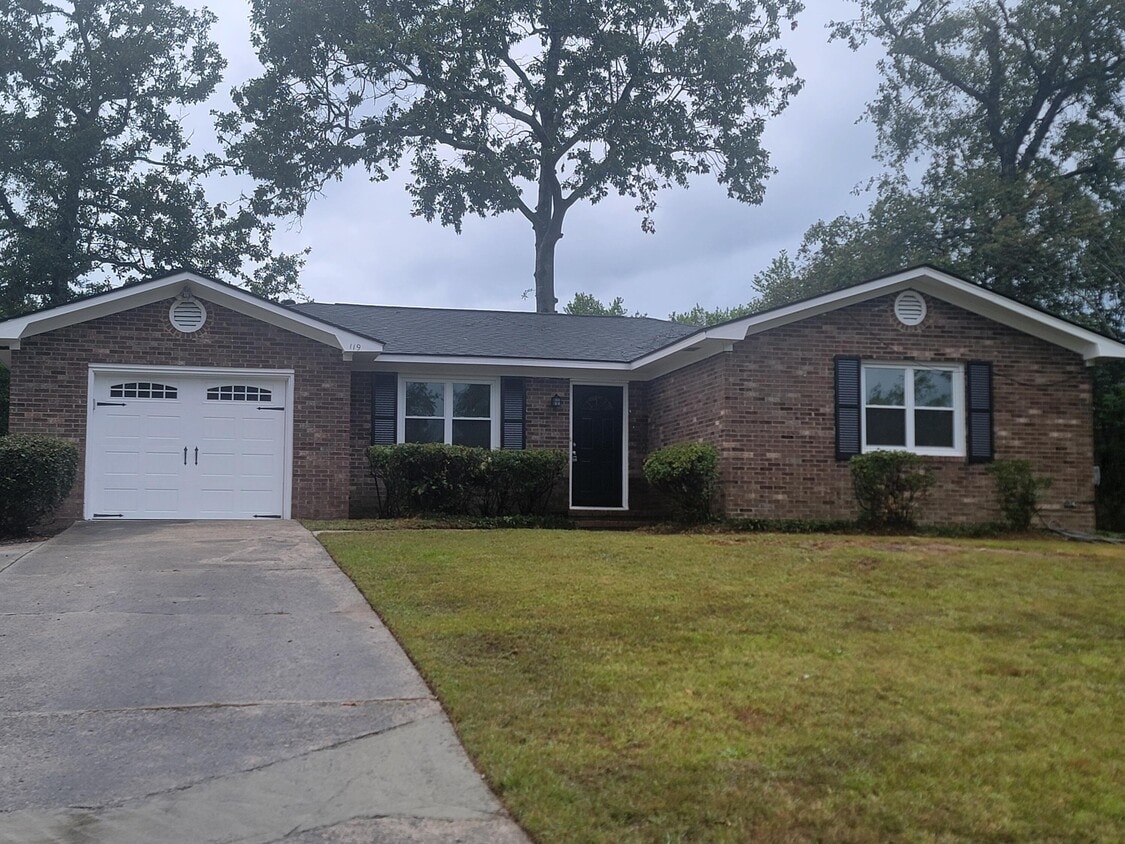 Foto principal - 119 Sunnywood Dr