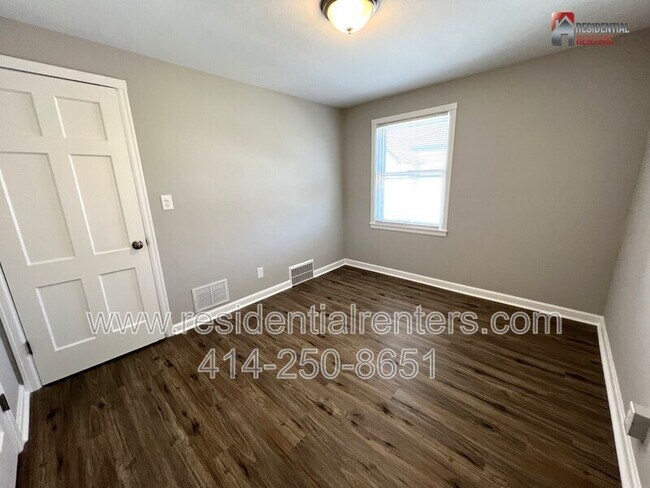 Building Photo - 2238 S 82nd St
