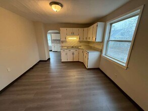 Building Photo - 7402 Park Ln