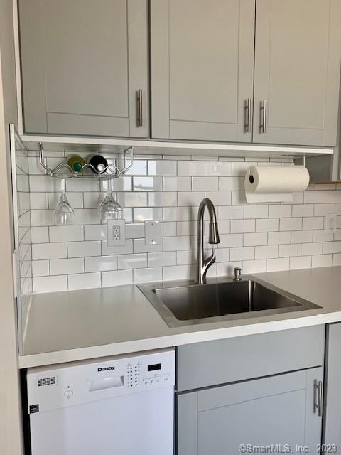 Foto del edificio - 144 Cove St