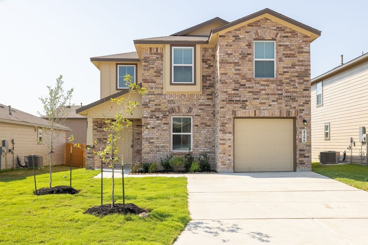 Foto principal - Beautiful 4-Bedroom Home in Kendall Brook ...