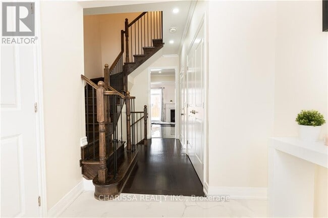 Building Photo - 5 Heming Trl