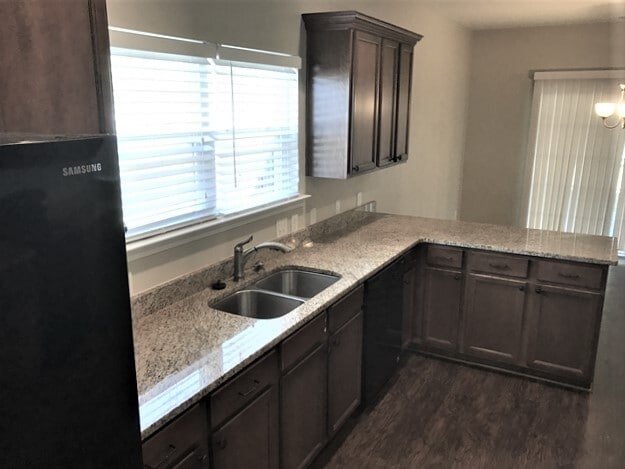 Building Photo - 498 Stonebridge Cir