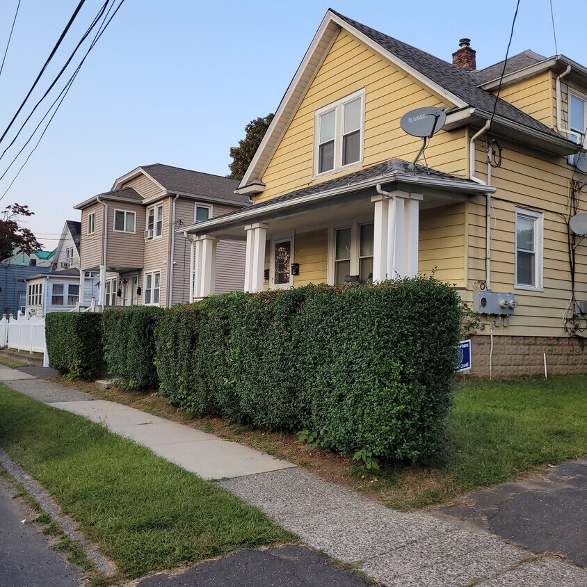 Primary Photo - 74 Bowe Ave